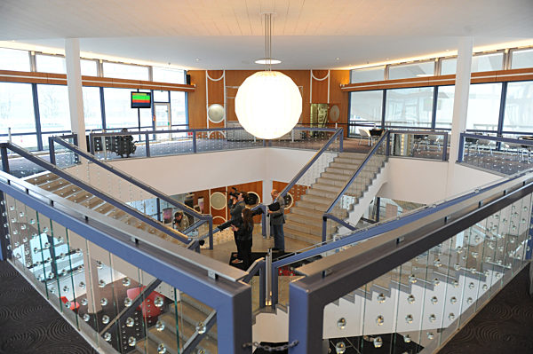 Berliner Fernsehturm für 1,5 Millionen Euro umgebaut