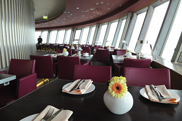 Berliner Fernsehturm für 1,5 Millionen Euro umgebaut