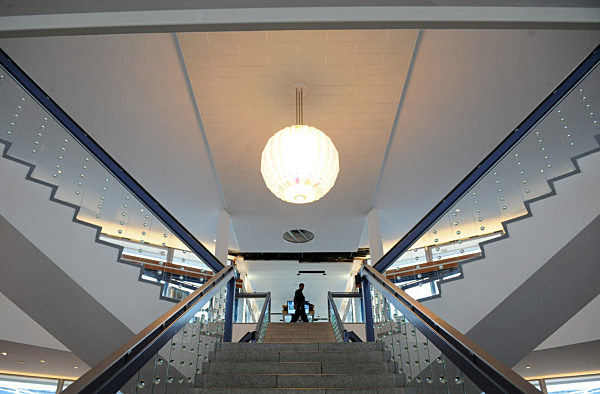 Berliner Fernsehturm für 1,5 Millionen Euro umgebaut