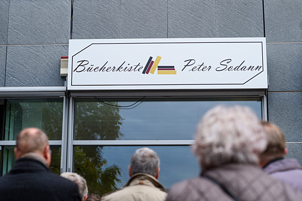 Eröffnung «Bücherkiste Peter Sodann» in Magdeburg