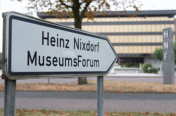 Trampender Roboter zieht ins Heinz-Nixdorf-Museumforum