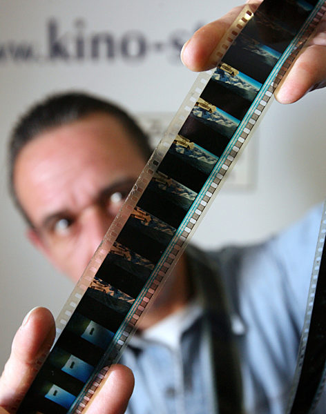 Filmvorführer Hans Tillmanns blickt am Dienstag (15.04...