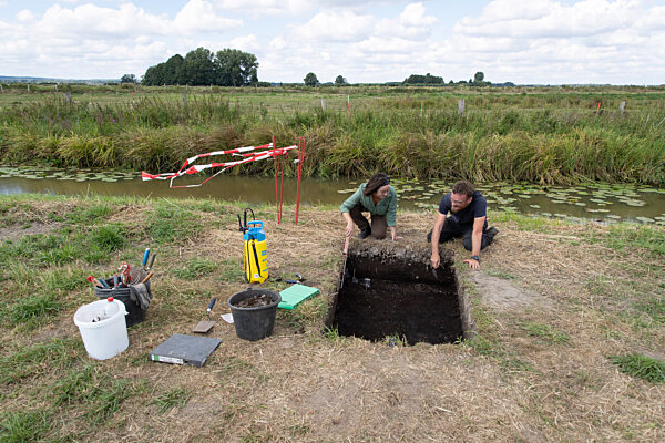 Ausgrabungen in 5000 Jahre alter Moorsiedlung Hunte 1