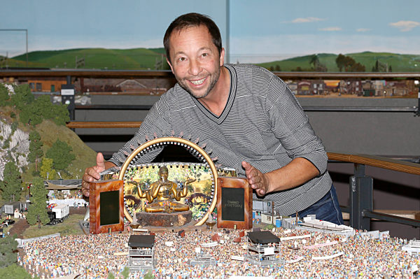 DJ Bobo besucht das Miniatur Wunderland in Hamburg