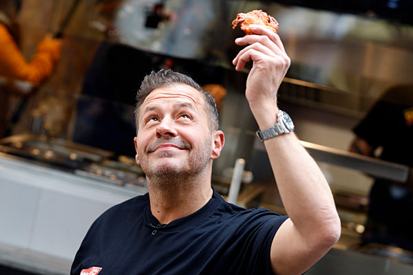 Eröffnung von 'Willi Herrens Rievkooche Bud' in Köln