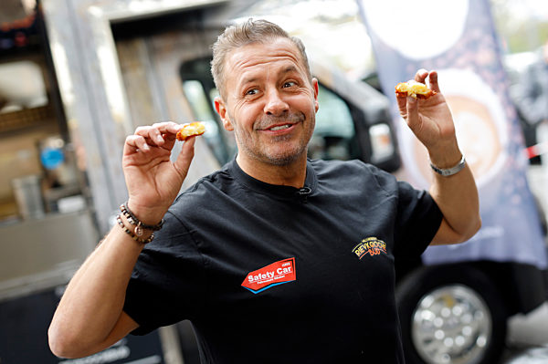 Eröffnung von 'Willi Herrens Rievkooche Bud' in Köln