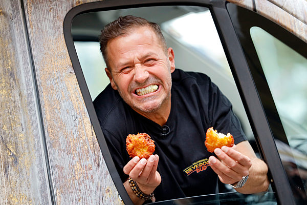 Eröffnung von 'Willi Herrens Rievkooche Bud' in Köln