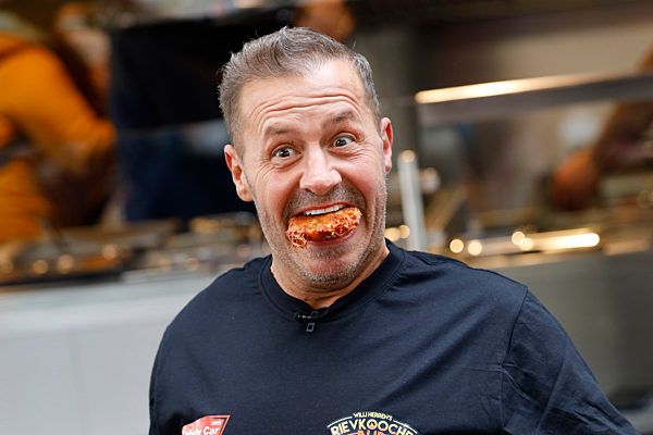 Eröffnung von 'Willi Herrens Rievkooche Bud' in Köln