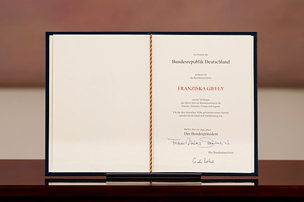 Fototermin mit Frank-Walter Steinmeier, Franziska Giffey und Christine Lambrecht in Berlin
