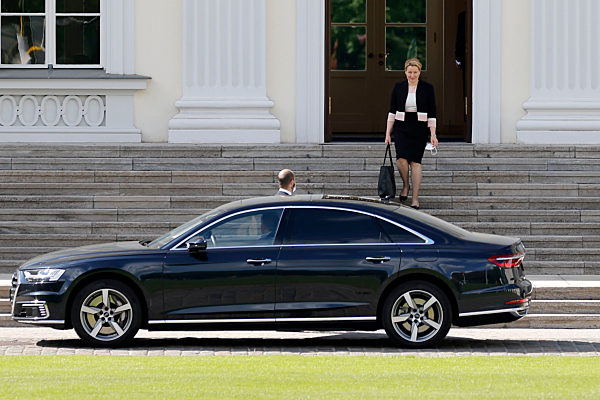Fototermin mit Frank-Walter Steinmeier, Franziska Giffey und Christine Lambrecht in Berlin
