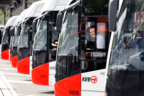 Inbetriebnahme der neuen Ladeinfrastruktur für Elektro-Busse