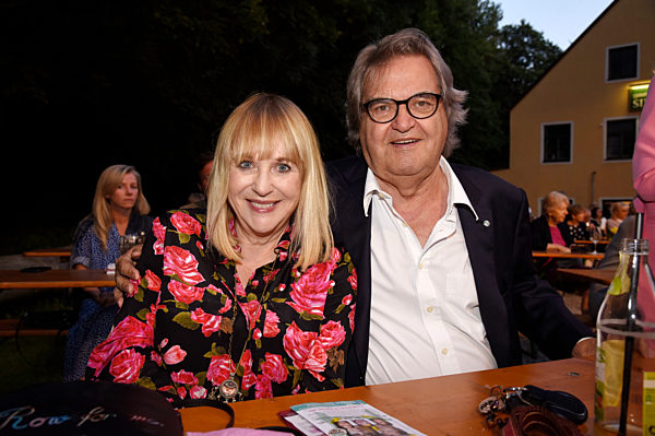 Theaterpremiere 'Ungeheuer Heiß' in München