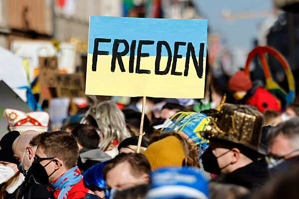 Friedensdemo am Rosenmontag in Köln