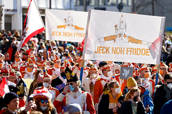 Friedensdemo am Rosenmontag in Köln