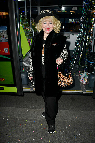 Pre-Party Bustour vor dem Geburtstag von Julian F.M. Stoeckel in Berlin