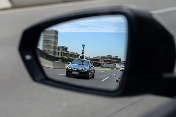 Google Street View-Fahrzeug in Berlin