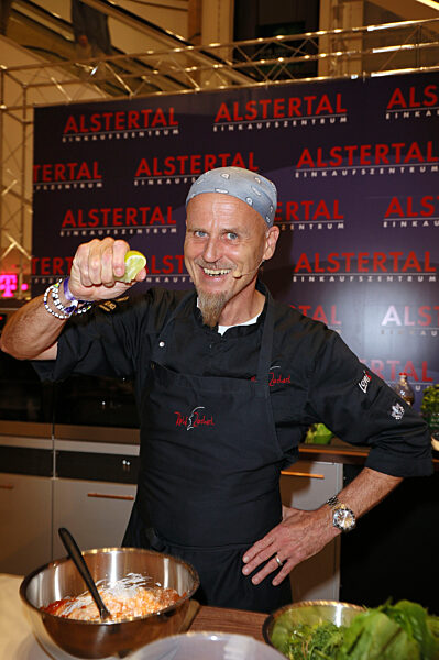 Late Night Shopping Party in Hamburg