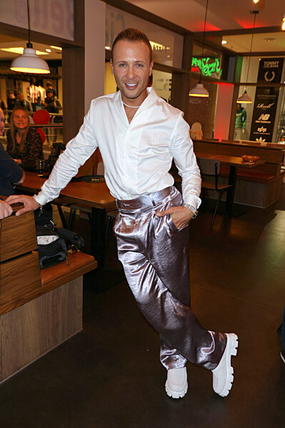 Late Night Shopping Party in Hamburg