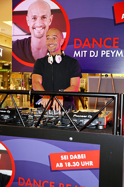 Late Night Shopping Party in Hamburg