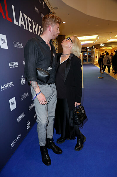 Late Night Shopping Party in Hamburg