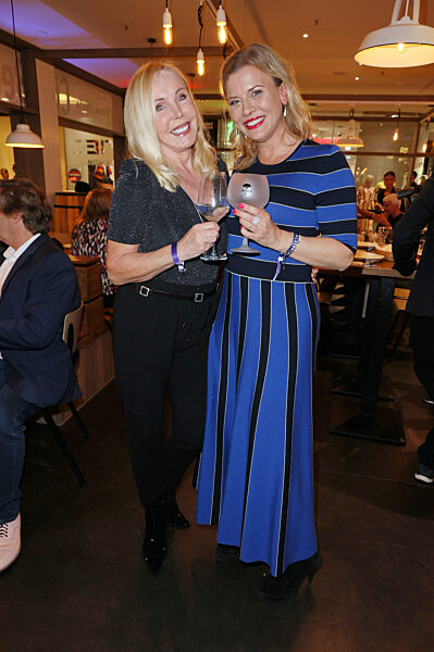 Late Night Shopping Party in Hamburg