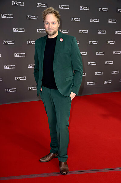 Festivaleröffnung und Filmpremiere 'Wir sind dann wohl die Angehörigen', Filmfest Hamburg 2022