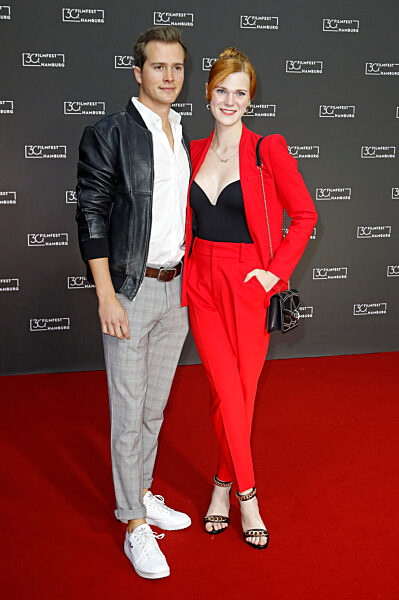 Festivaleröffnung und Filmpremiere 'Wir sind dann wohl die Angehörigen', Filmfest Hamburg 2022