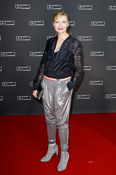 Festivaleröffnung und Filmpremiere 'Wir sind dann wohl die Angehörigen', Filmfest Hamburg 2022