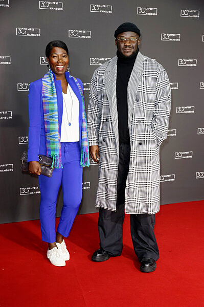 Festivaleröffnung und Filmpremiere 'Wir sind dann wohl die Angehörigen', Filmfest Hamburg 2022