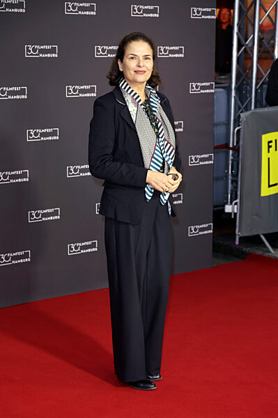 Festivaleröffnung und Filmpremiere 'Wir sind dann wohl die Angehörigen', Filmfest Hamburg 2022