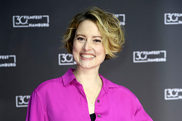 Festivaleröffnung und Filmpremiere 'Wir sind dann wohl die Angehörigen', Filmfest Hamburg 2022