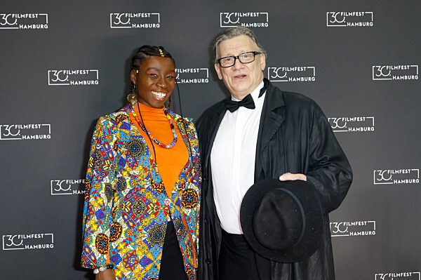 Festivaleröffnung und Filmpremiere 'Wir sind dann wohl die Angehörigen', Filmfest Hamburg 2022