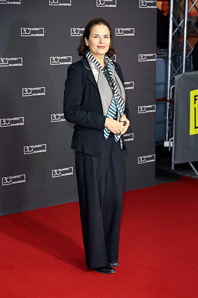 Festivaleröffnung und Filmpremiere 'Wir sind dann wohl die Angehörigen', Filmfest Hamburg 2022