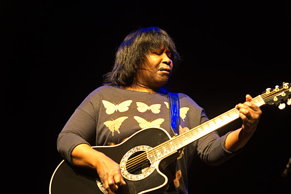 Joan Armatrading im Konzert im Kesselhaus in der Kulturbrauerei in Berlin.