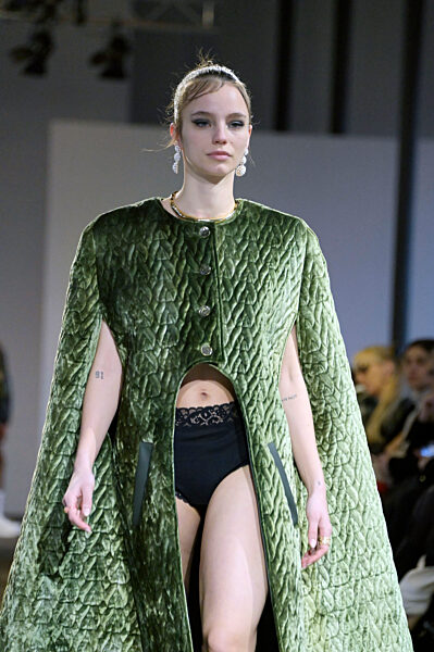 Rebekka Ruetz Fashion Show auf der Berlin Fashion Week A/W 2023