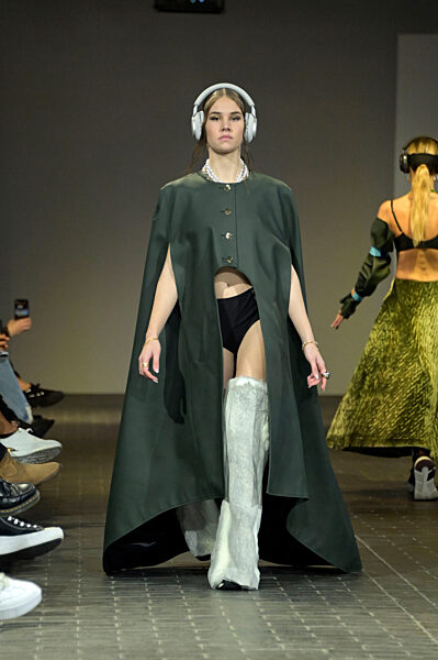 Rebekka Ruetz Fashion Show auf der Berlin Fashion Week A/W 2023