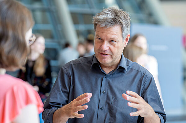 Politiker vor den Fraktionssitzungen im Bundestag in Berlin