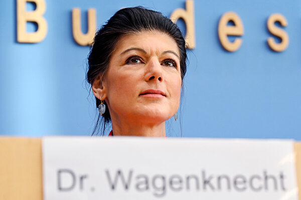 Bundespressekonferenz zur Gründung der Partei Bündnis Sahra Wagenknecht in Berlin