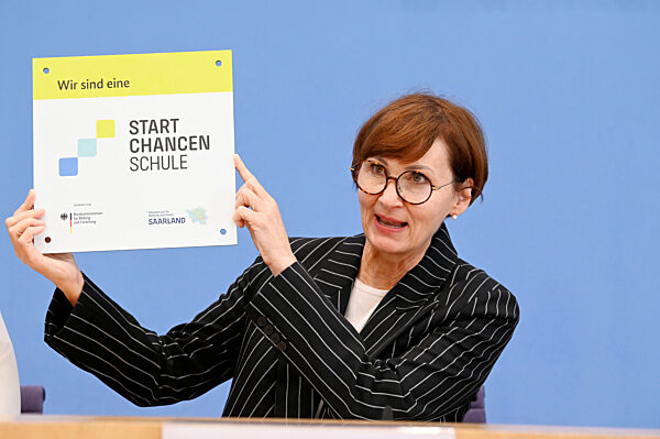 Bundespressekonferenz Unterzeichnung des Startchancen-Programms in Berlin