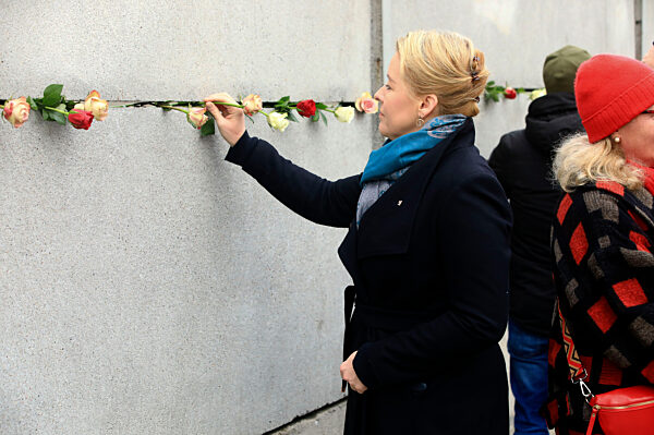 Gedenkveranstaltung zum 35. Jahrestag der Öffnung Berliner Mauer in Berlin