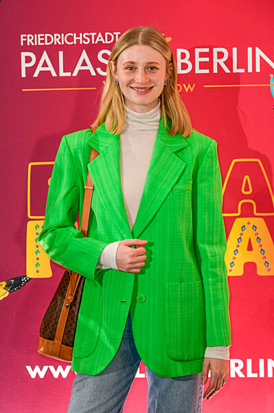 Young Show 'Frida & Frida' in Berlin