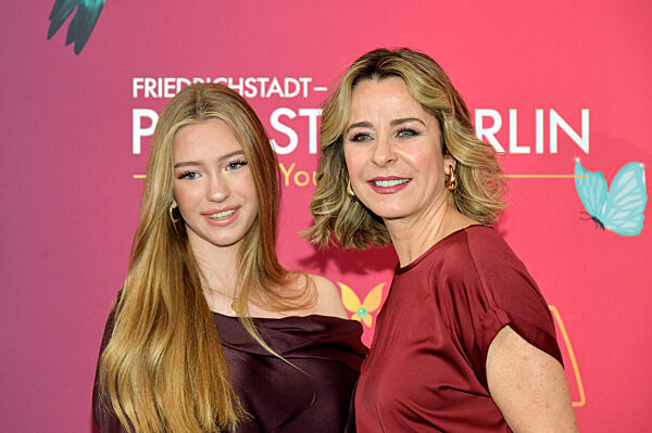 Young Show 'Frida & Frida' in Berlin