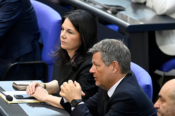 Konstituierende Sitzung des 21. Deutschen Bundestages in Berlin