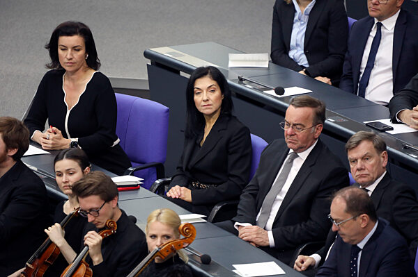 Gedenkstunde im Bundestag zum 80. Jahrestag des Endes des Zweiten Weltkrieges in Berlin
