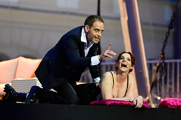 Theaterpremiere 'Jedermann' bei den Thurn und Taxis Schlossfestspielen in Regensburg