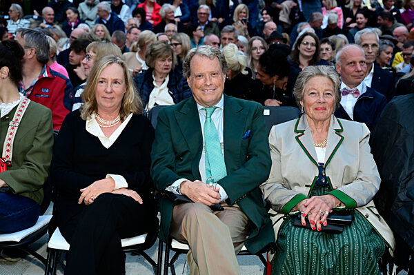 Theaterpremiere 'Jedermann' bei den Thurn und Taxis Schlossfestspielen in Regensburg