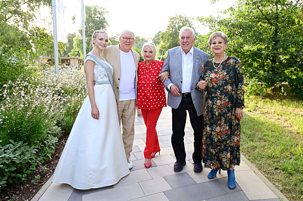 Eröffnung der Beelitzer Festspiele 2025 mit der Premiere des Theaterstücks 'Maxe Baumann - Ferien ohne Ende' in Beelitz