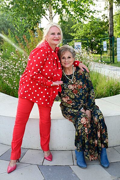 Eröffnung der Beelitzer Festspiele 2025 mit der Premiere des Theaterstücks 'Maxe Baumann - Ferien ohne Ende' in Beelitz