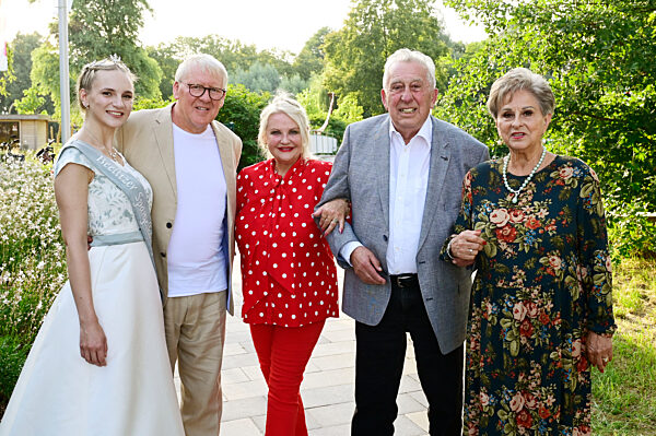 Eröffnung der Beelitzer Festspiele 2025 mit der Premiere des Theaterstücks 'Maxe Baumann - Ferien ohne Ende' in Beelitz