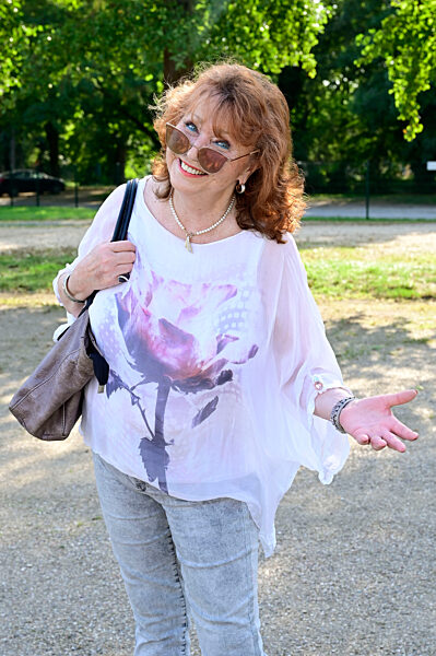 Eröffnung der Beelitzer Festspiele 2025 mit der Premiere des Theaterstücks 'Maxe Baumann - Ferien ohne Ende' in Beelitz